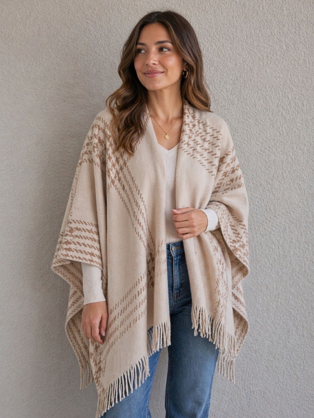 Tahari One Size, Cream & Tan Plaid Fringe Poncho